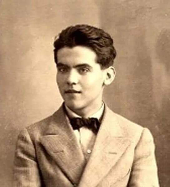 Federico García Lorca - Federico García Lorca en 1914. Foto anónima hallada en la Universidad de Granada en 2007, proveniente de una ficha de estudiante.