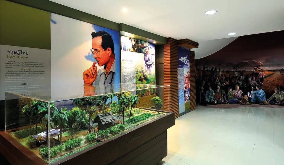 Bhumibol Adulyadej - The museum is located in the area of the Suphanburi Provincial Hall on Suphanburi-Chainat road. The museum was built to be honor to HRH Crown Prince Maha Vajiralongkorn for coming