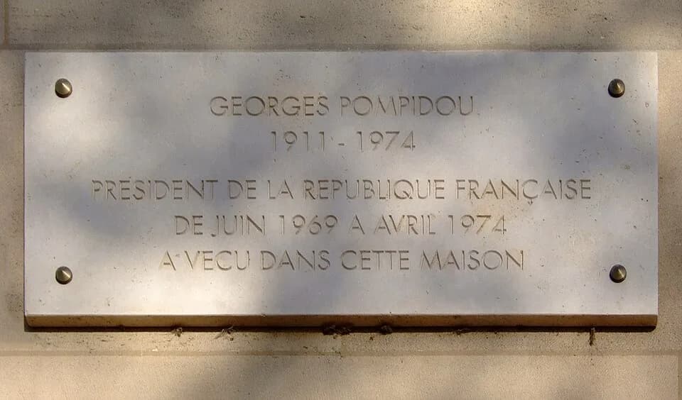 Georges Pompidou - La plaque commémorative en mémoire de Georges Pompidou apposée sur le 24 quai de Béthune à Paris