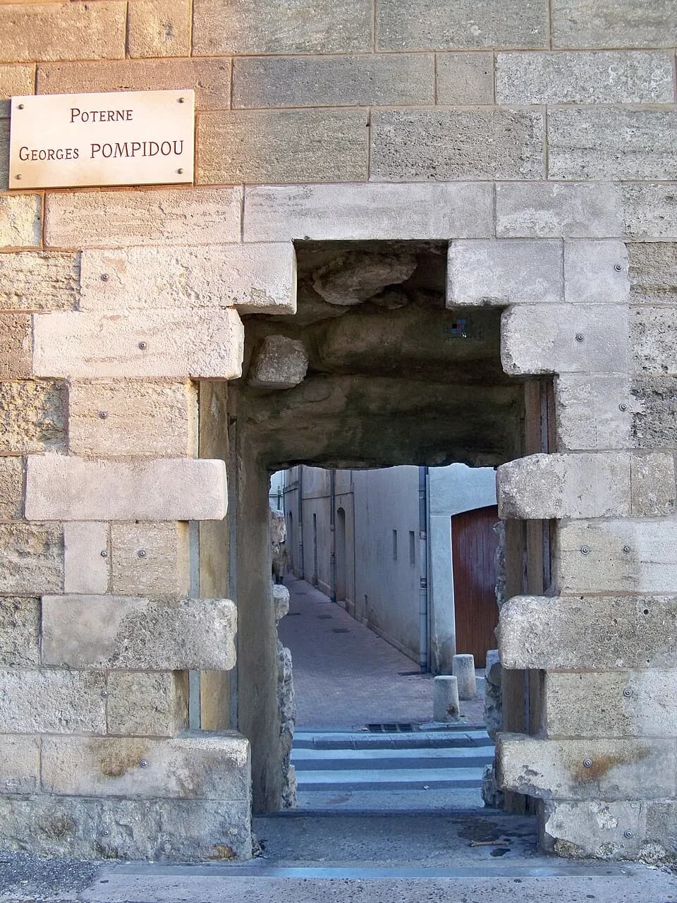 Georges Pompidou - poterne Georges Pompidou des remparts d'Avignon, Vaucluse, France