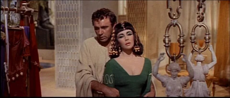 Elizabeth Taylor - Cropped screenshot of Richard Burton and Elizabeth Taylor from the trailer for the film Cleopatra.