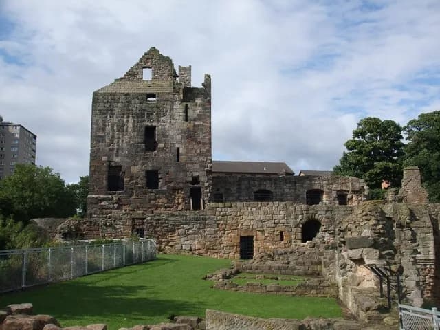 Walter Scott - Ravenscraig Castle Built by King James II this was the first castle in Scotland to be built to withstand cannon. Walls are 14feet thick and it has a sloping roof. It features in Sir Wal
