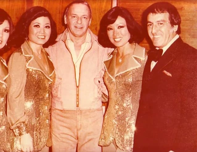 Frank Sinatra - The Kim sisters with their drummer Leonard Esposito and Frank Sinatra.