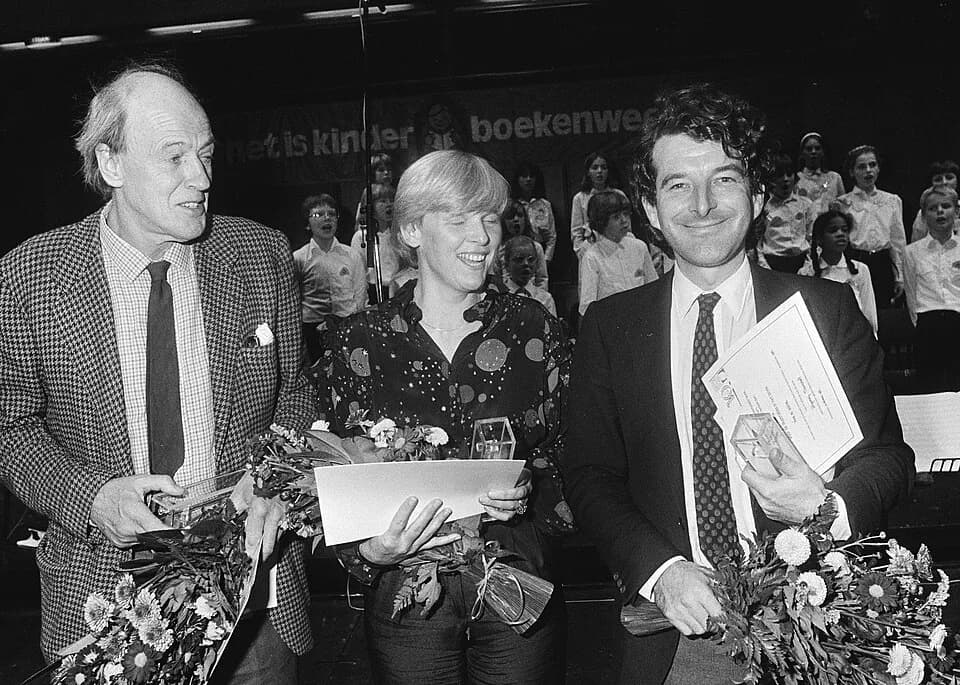Roald Dahl - Winnaars Gouden Griffel &amp; Gouden Penseel 1982, Utrecht 1982. 
Roald Dahl (Zilveren Griffel), Nannie Kuiper (Gouden Griffel), Joost Roelofsz (Gouden Penseel)

foto Hans van Dijk / Anef
