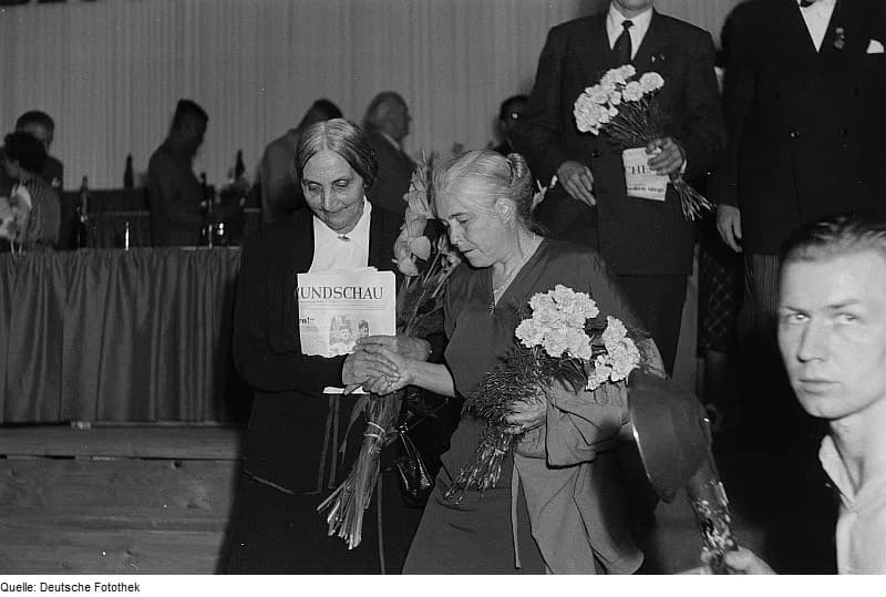 Irène Joliot-Curie - Original image description from the Deutsche FotothekAnna Seghers