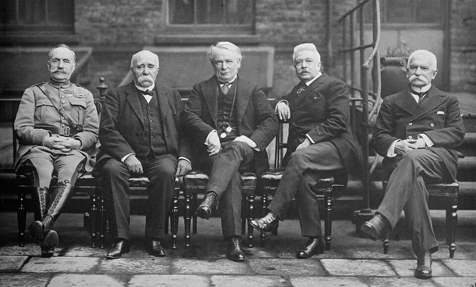 David Lloyd George - El mariscal Foch,el primer ministro francés Clemenceau, su colega británico Lloyd George, su colega italiano Orlando y el ministro italiano de Exteriores, Sonnino.