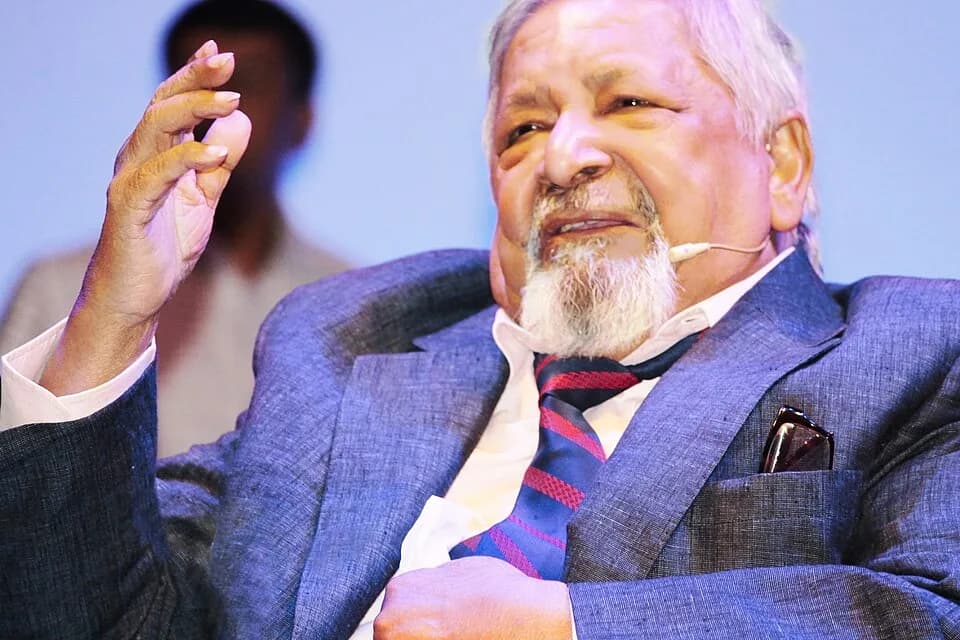 V. S. Naipaul - Photograph of Nobel Laureate V. S. Naipaul, speaking in Dhaka, Bangladesh
