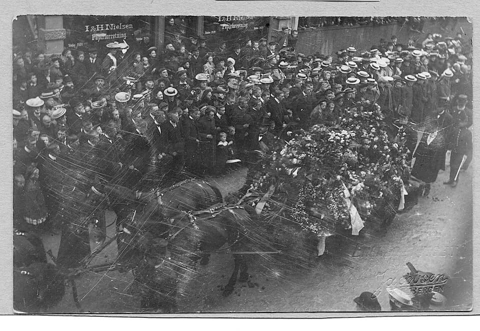 Edvard Grieg - Artist: Jacousen
Date/place: 09.09 1907, Bergen
Subject: unknown
Medium: photographic positive, B&amp;W
Notes: none
Persistent URL:
[#//bergenbibliotek.no/digitale-samlinger//engelsk/-i