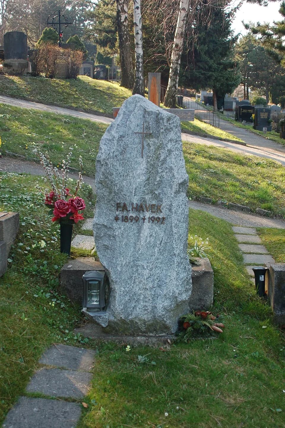 Friedrich Hayek - Neustifter Friedhof, Grabstätte von Friedrich August Hayek (Ehrengrab der Stadt Wien)