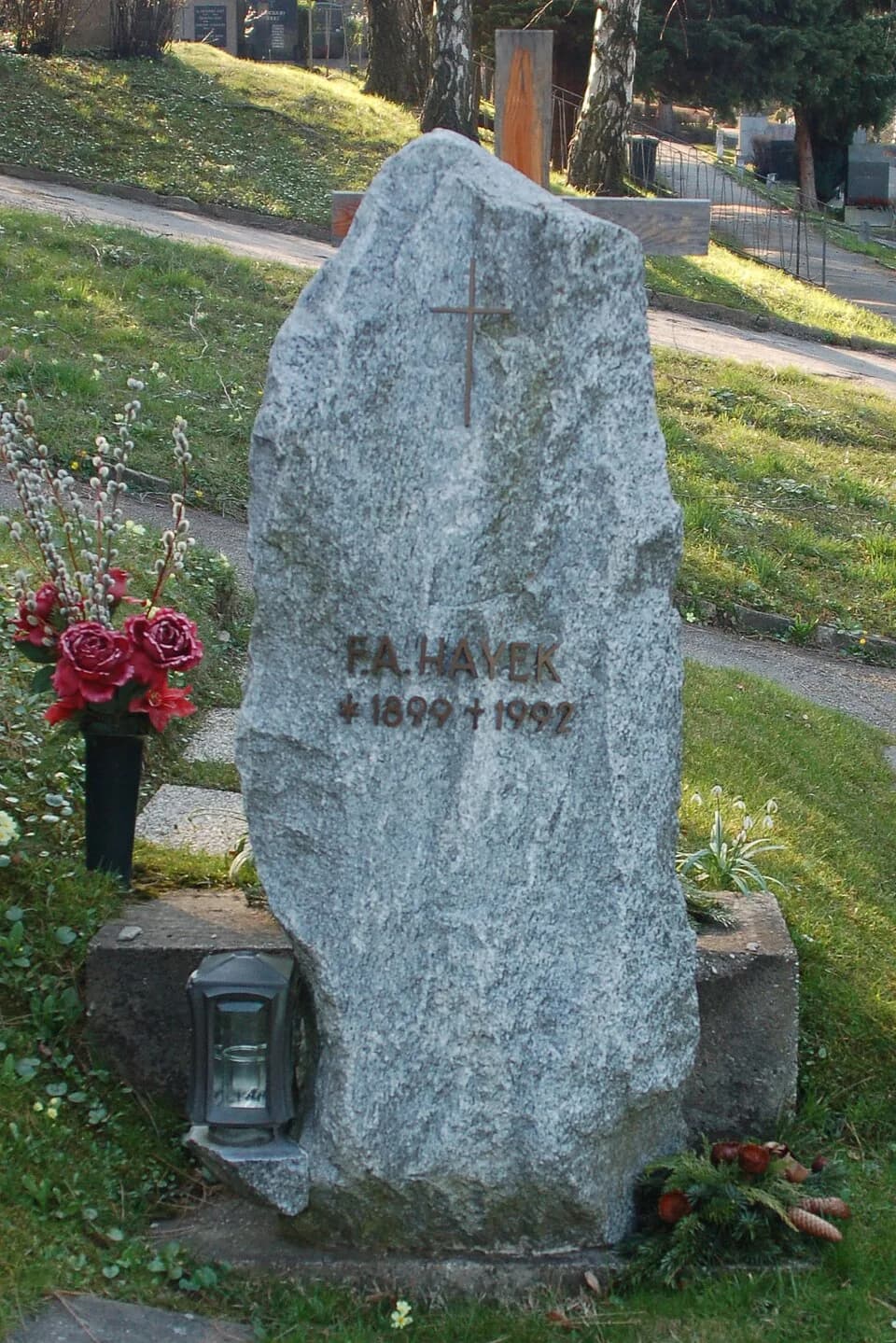 Friedrich Hayek - Neustifter Friedhof, Grabstätte von Friedrich August Hayek (Ehrengrab der Stadt Wien)