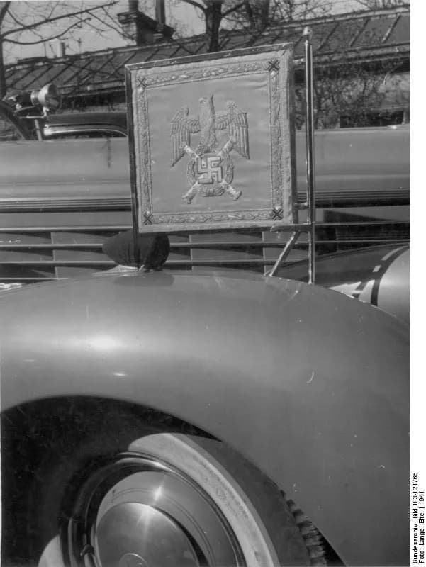 Hermann Göring - For documentary purposes the German Federal Archive often retained the original image captions, which may be erroneous, biased, obsolete or politically extreme. Generalstabsbesprechun