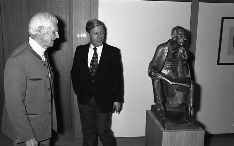 Helmut Schmidt - For documentary purposes the German Federal Archive often retained the original image captions, which may be erroneous, biased, obsolete or politically extreme. Bundeskanzler Helmut S