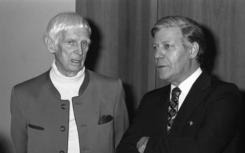 Helmut Schmidt - For documentary purposes the German Federal Archive often retained the original image captions, which may be erroneous, biased, obsolete or politically extreme. Bundeskanzler Helmut S