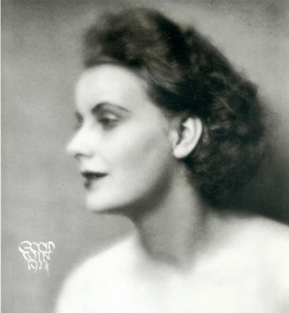 Greta Garbo - Greta Garbo photographed in 1924