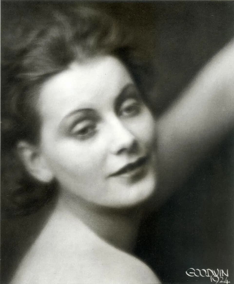 Greta Garbo - Greta Garbo photographed in 1924