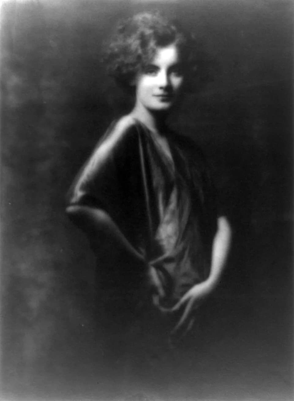 Greta Garbo - Greta Garbo. From the same photo shoot as File:Greta Garbo 1925 by Genthe.jpg.
