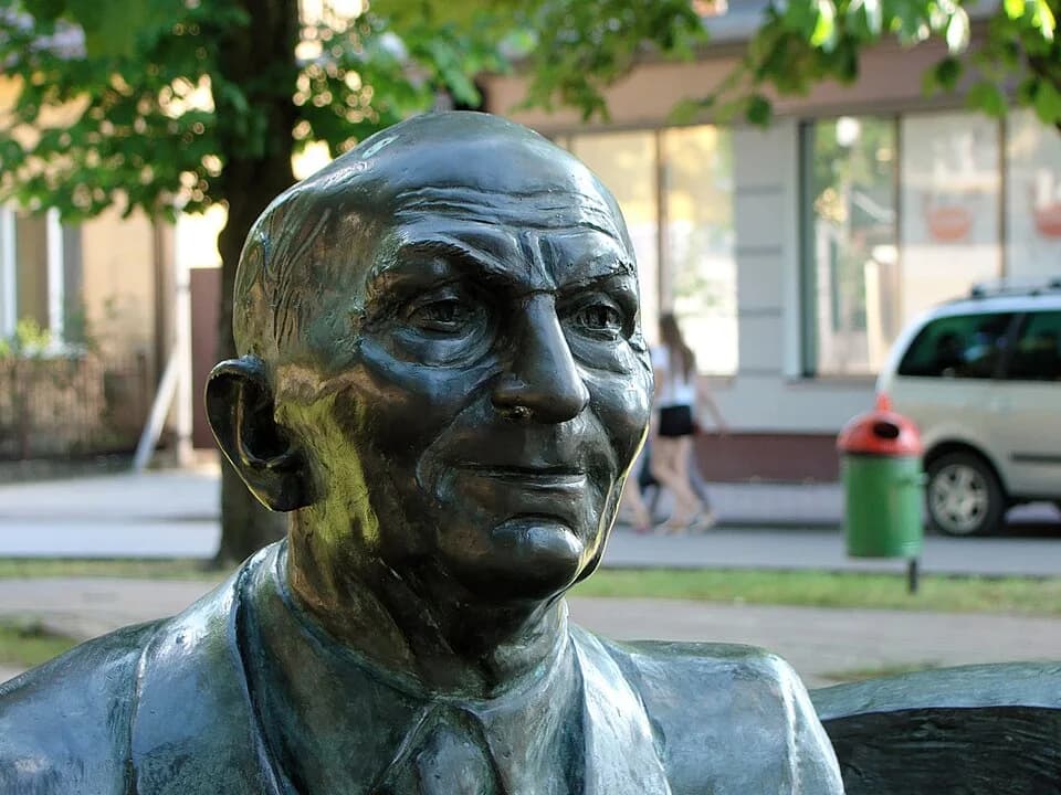 Isaac Bashevis Singer - Biłgoraj - Isaac Bashevis Singer's memorial bench
