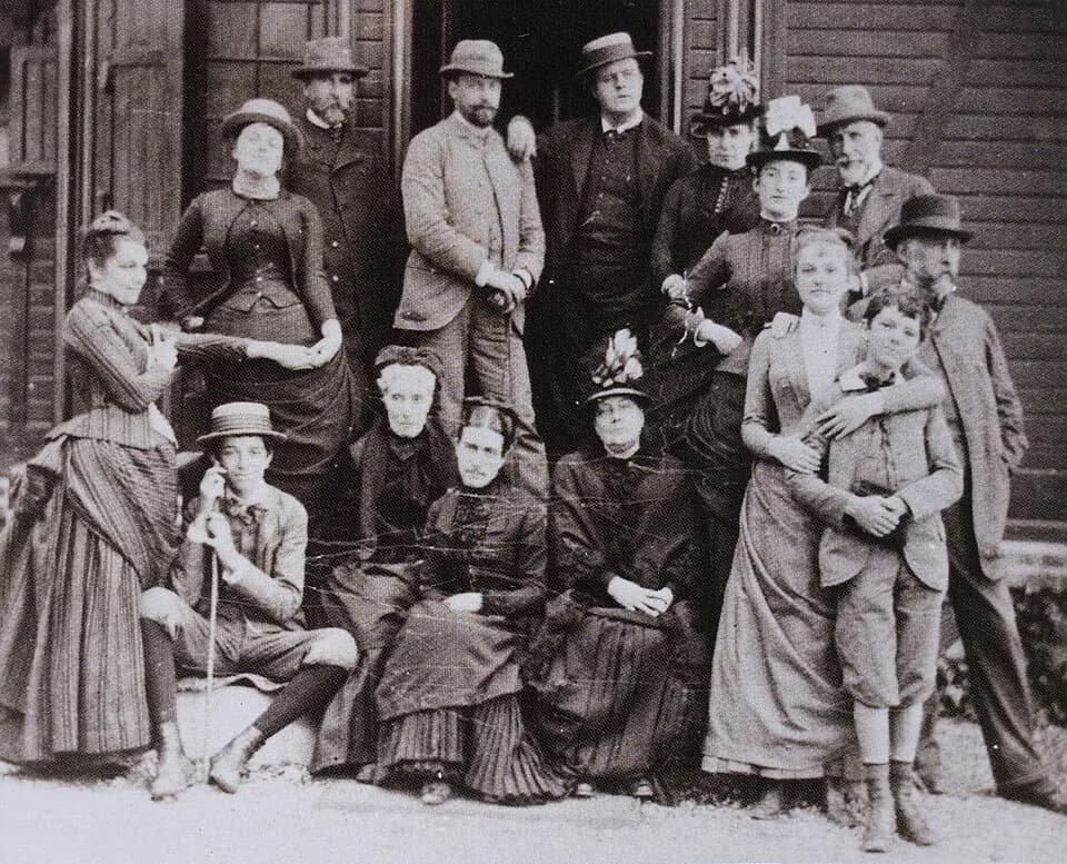 Edgar Degas - Groupe d'amis devant la maison des Halévy, Dieppe, photographie de Walter Barnes, 1885. Museum of Art, Rohdes Island School of Design. Providence.