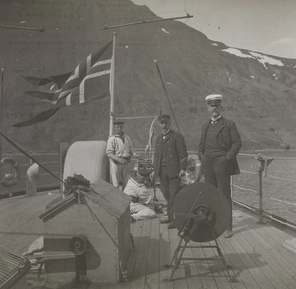 Fridtjof Nansen - Fridtjof Nansen (to the right) and boatswain Nikolai Adolf Nielsen on board the naval ship «Frithjof» in the Seydisfjord. The boatswain assisted in the research. From a marine resear