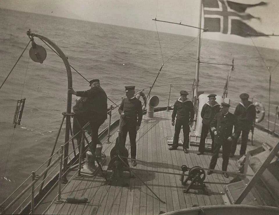 Fridtjof Nansen - Second from the left, Fridtjof Nansen and fifth from the left Captain Caspar S. Erlandsen inspecting the research work on board the Norwegian naval ship «Frithjof». Shown is a specia