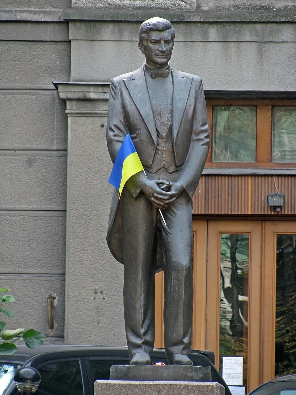 Anatoliy Solovyanenko - Пам'ятник А. Б. Солов'яненку, оперному співаку, Київ, Інститутська вул., 16