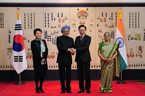 Manmohan Singh - President Lee Myung-bak (top, right) holds a summit with Prime Minister Manmohan Singh of India on March 25.
