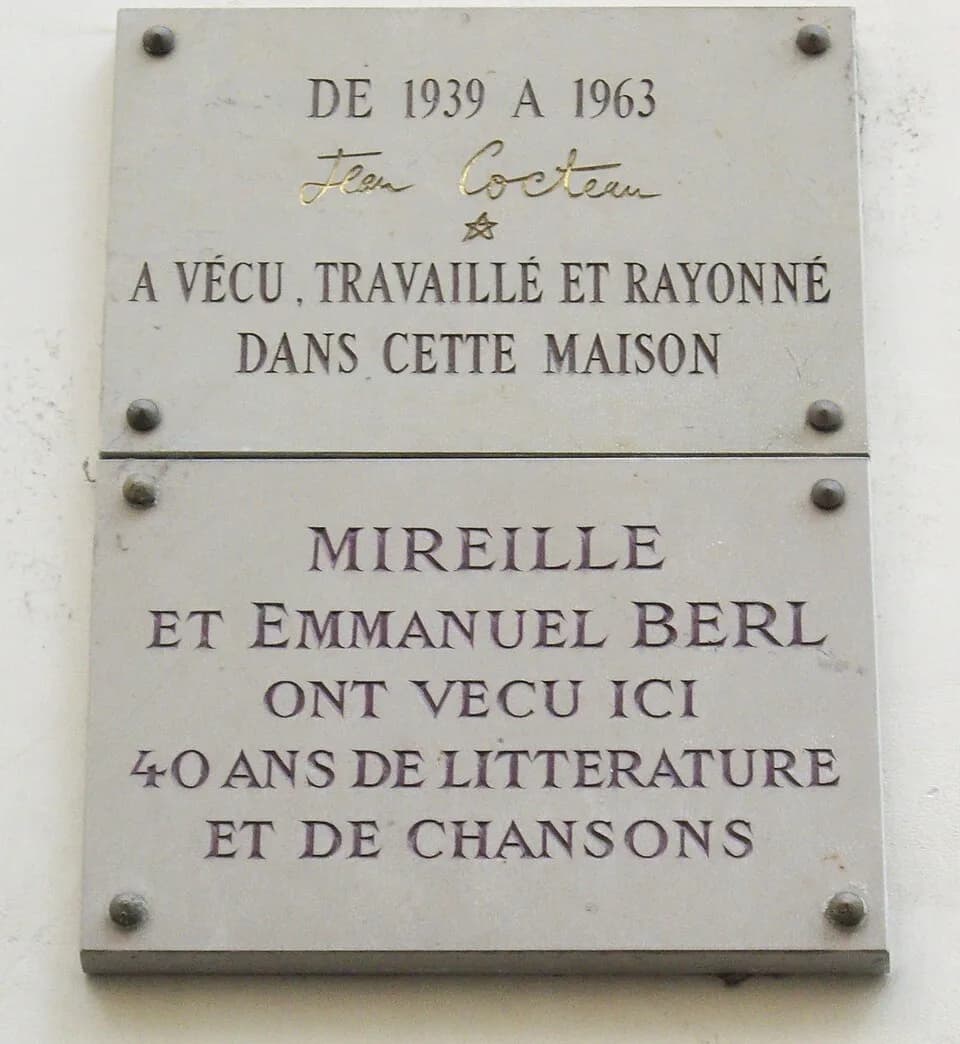 Jean Cocteau - Plaques apposées au n° 36 de la rue de Montpensier, Paris 1er, où vécut Jean Cocteau (1889-1963), de 1939 à 1963, ainsi qu'Emmanuel Berl (1892-1976) et son épouse Mireille Hartuch, dite