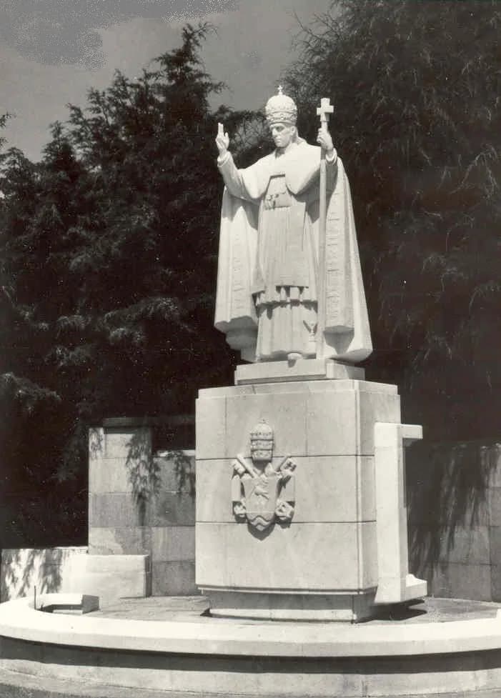 Pius XII - Statue of Pope Pius XII in Fatima, Portugal
