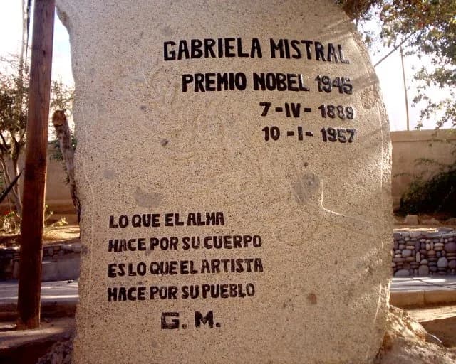 Gabriela Mistral - Recuerdo a Gabriela Mistral y la obtención del Premio Nobel. Vicuña.