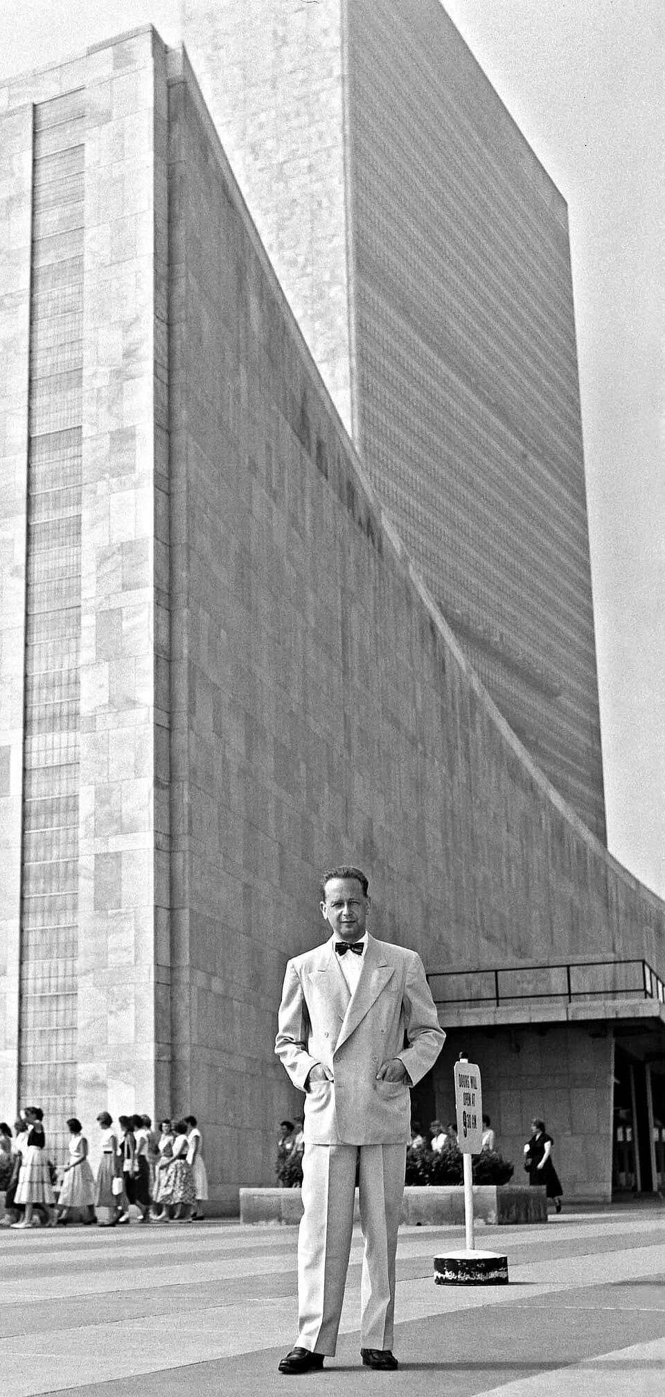 Dag Hammarskjöld - Dag Hammarskjöld outside the UN building (1953).Image from http://www.dh100.se Source:UN/DPI