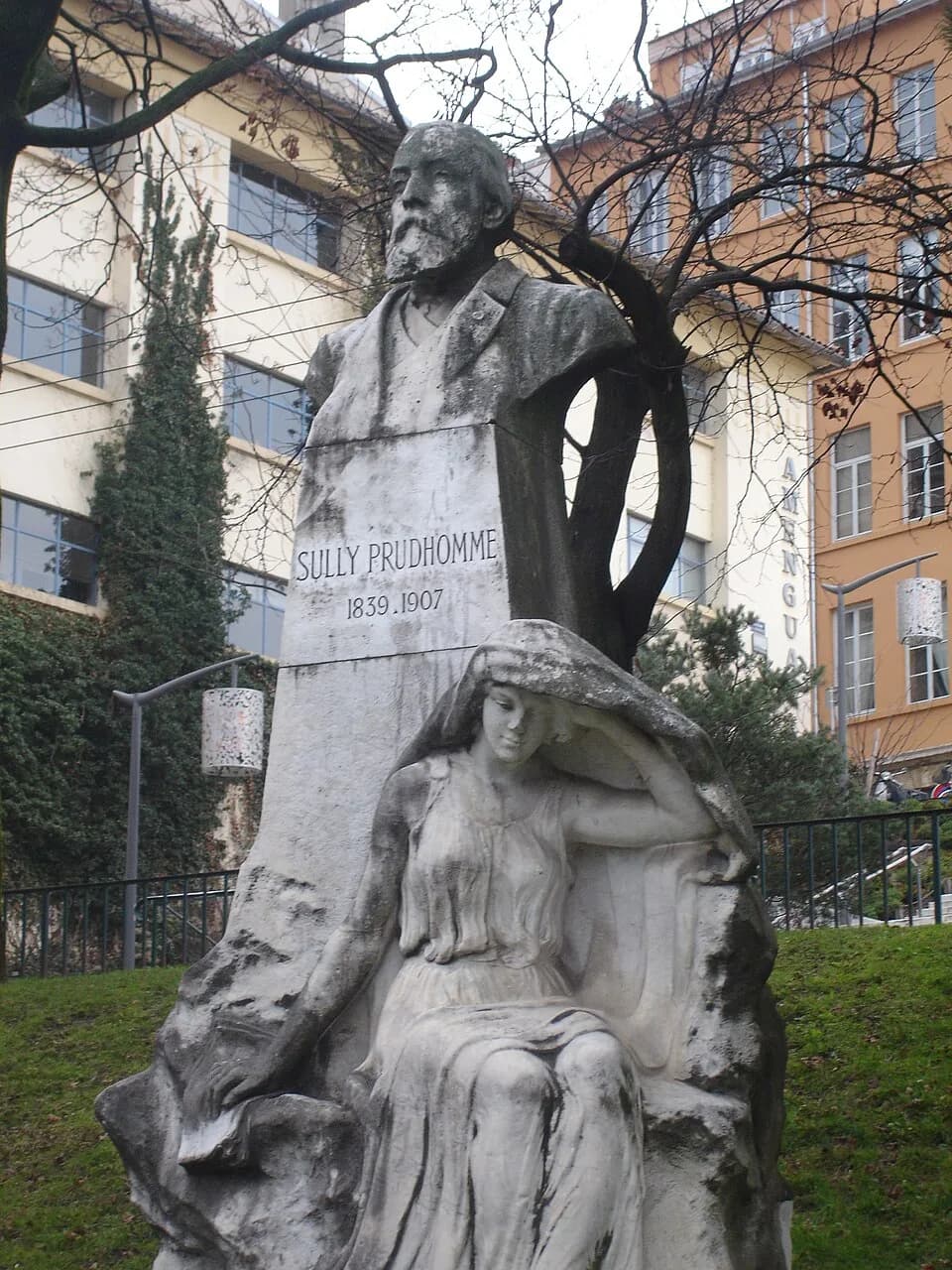 Sully Prudhomme - Lyon Bellevue : statue de Sully-Prud'homme
