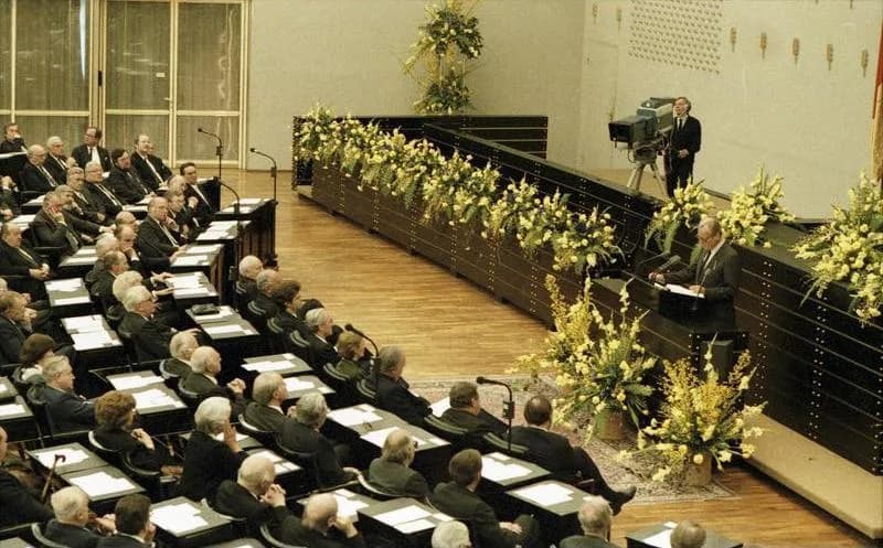 Willy Brandt - For documentary purposes the German Federal Archive often retained the original image captions, which may be erroneous, biased, obsolete or politically extreme. 31.1.1984
Festakt zum 10