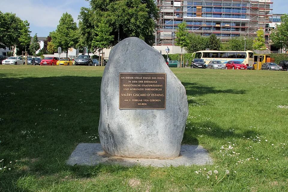 Valéry Giscard d'Estaing - Koblenz during the German Federal Garden Show 2011 – The Rhine Park (Kaiserin Augusta Gardens): Stone commemerating the birth house of Valéry Giscard d’Estaing.