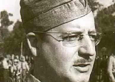 Salvador Allende - Salvador Allende en uniforme de las milicias socialistas