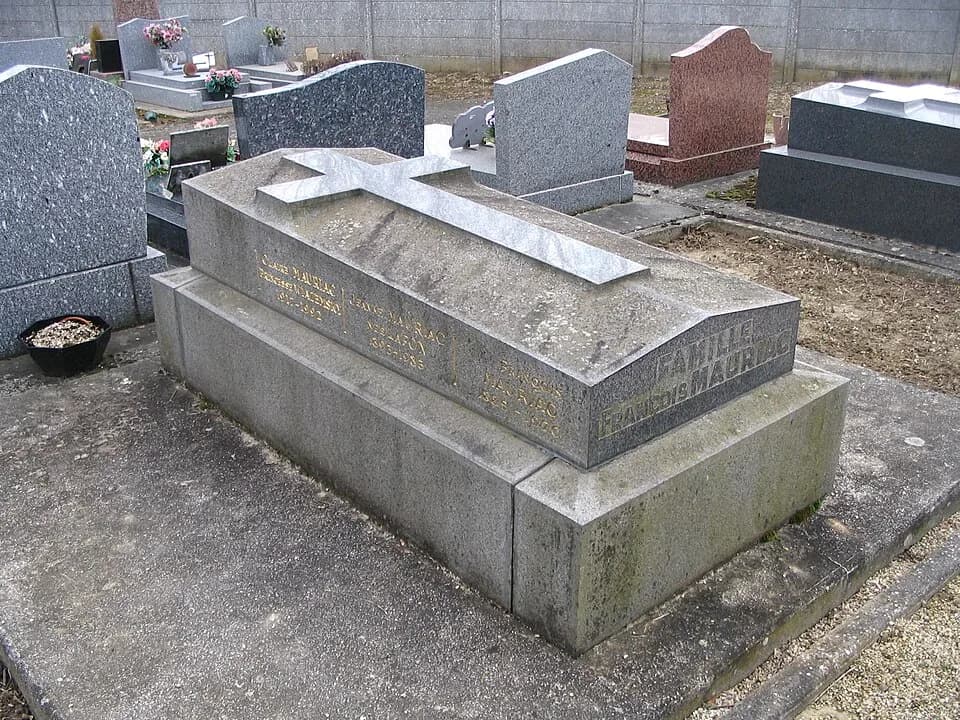François Mauriac - François Mauriac's grave in Vémars, Val-d'Oise, France.