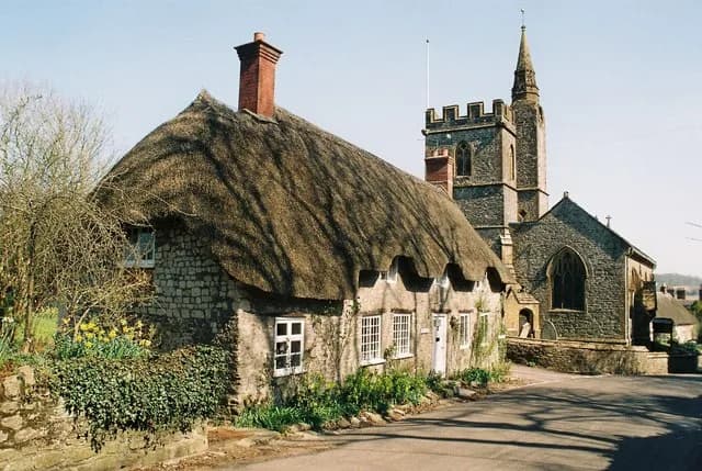 Thomas Hardy - Evershot: Tess Cottage and the church ...of Thomas Hardy fame.