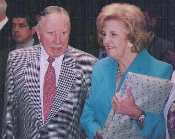 Augusto Pinochet - Augusto Pinochet y la entonces Alcaldesa de Viña del Mar, Eugenia Garrido