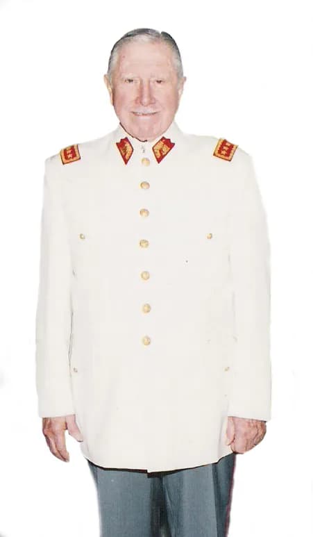 Augusto Pinochet - Sacada en el Club del Ejercito en Santiago de Chile por el Aniversario de la Fundación Pinochet