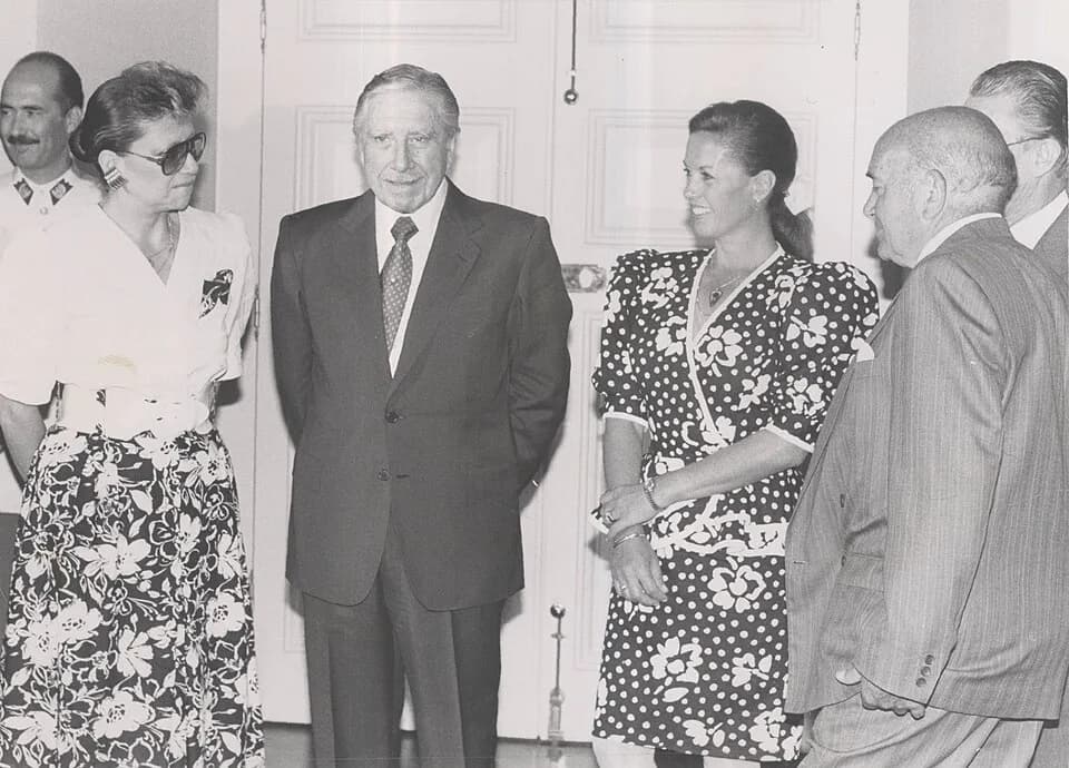 Augusto Pinochet - Augusto Pinochet Ugarte junto a Patricia Maldonado, María Angélica Cristi y Sergio Diez.