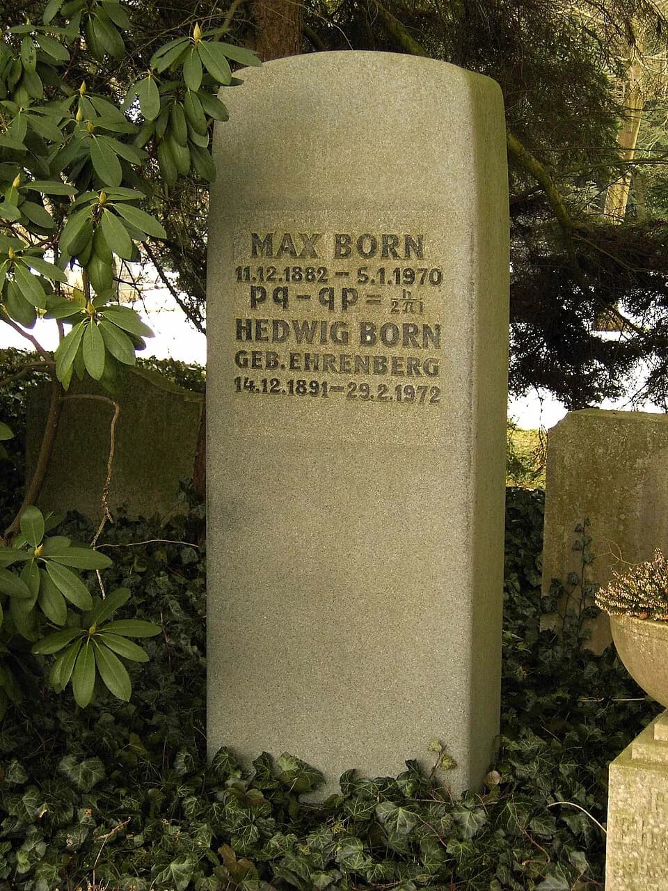 Max Born - Göttingen-Grave.of.Max.Born.jpg