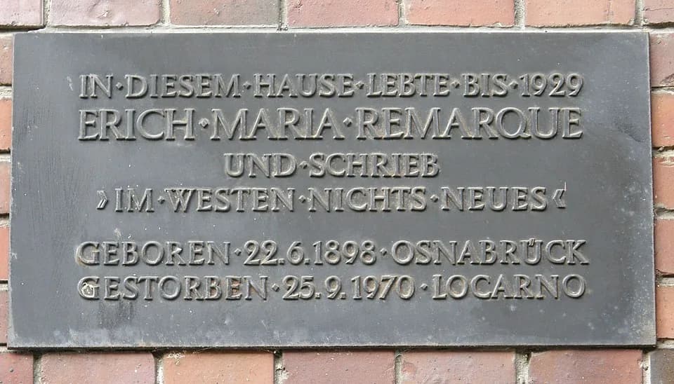 Erich Maria Remarque - Gedenktafel für Erich Maria Remarque. Wittelsbacherstraße 5, Berlin-Wilmersdorf. Enthüllt am 22. Juni 1972.