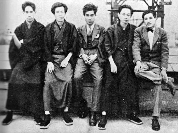 Yasunari Kawabata - Members of the literary journal Bungei Jidai, and Iketani. From right to left: Suga (菅忠雄), Kawabata, Ishihama (石浜金作), Nakagawa (中河与一), Iketani (池谷信三郎).