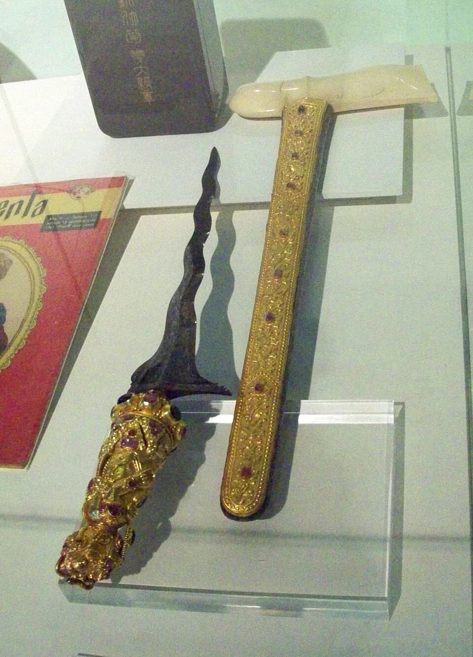 Sukarno Sukarno - Regalo del Premier Sukarno al Presidente Arturo Frondizi.