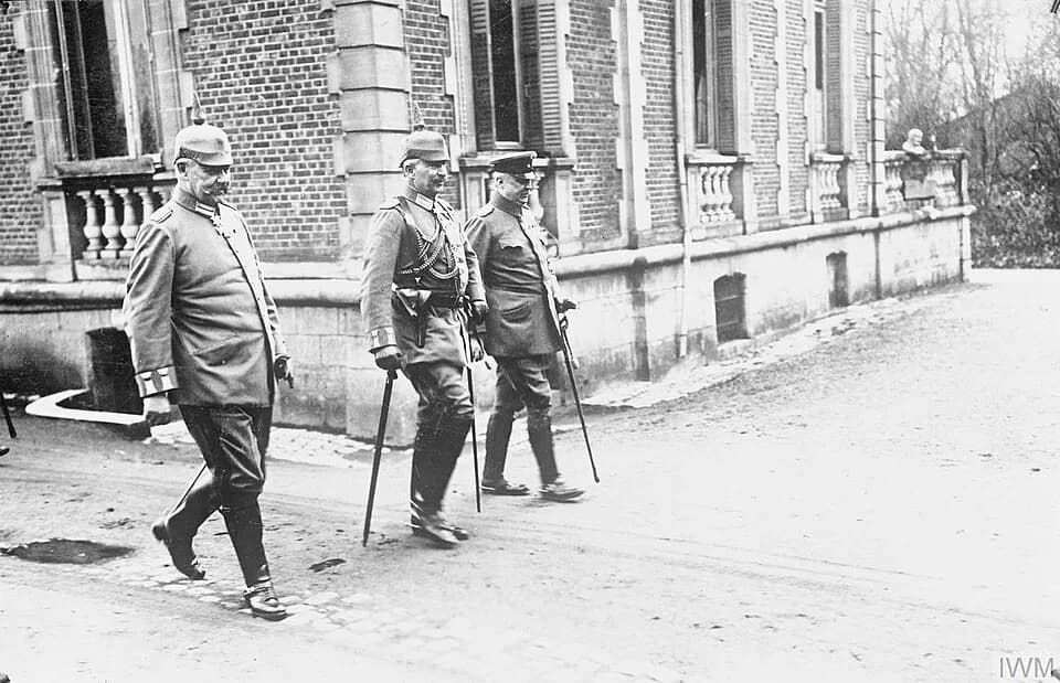 Wilhelm II - Geiser Theodore (mons) Collection
The Kaiser walking with Hindenburg and Ludendorff at Spa (G. H. Q. ).