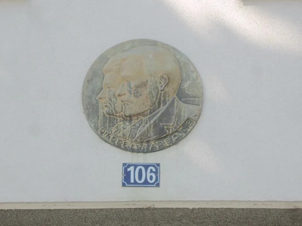 Pierre Curie - Paris 13e arrondissement, 106 boulevard Kellermann, plaque en mémoire de Pierre et Marie Curie