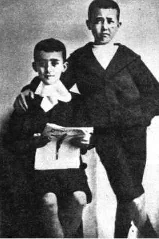Francisco Franco - Francisco Franco and his brother Nicolás, as boys at a college