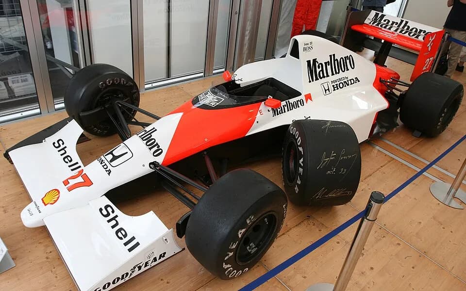 Ayrton Senna - Formula One 2009 Rd.15 Japanese GP: Ayrton Senna's 1990 McLaren MP4/5B and his autographed tyre at the Ayrton Senna Foundation's store