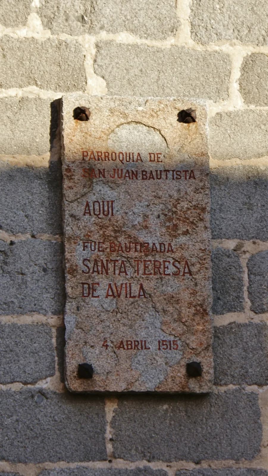 Teresa of Ávila - Iglesia Parroquial de San Juan Bautista, de posible origen visigodo, después románico, siglo XI-XII, y posteriormente reformada en estilo gótico renacentista en el siglo XVI, guarda 
