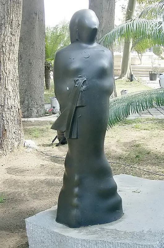 Umm Kulthum - Umm Kulthum memorial near the nilometer, Roda island, Cairo, Egypt. The sculpture was created by the Egyptian artist Adam Henien in 2003.