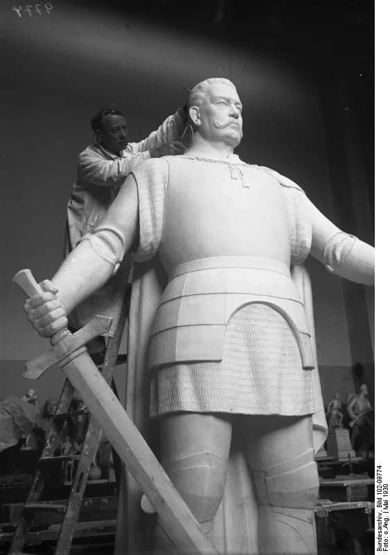 Paul von Hindenburg - For documentary purposes the German Federal Archive often retained the original image captions, which may be erroneous, biased, obsolete or politically extreme. Eine Hindenburg-M